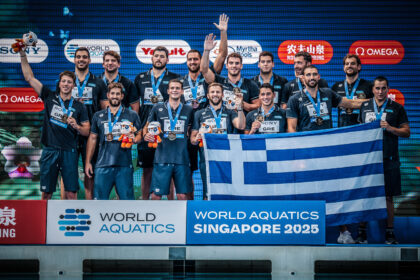 Η απονομή του χάλκινου μεταλλίου στην Ελλάδα