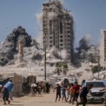 Οι Ισραηλινοί προελαύνουν στην πόλη της Γάζας